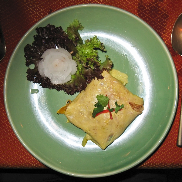 IMG_1247.jpg - Gebratene Reisnudeln in feinem Eiernetz - Pat Thai Kai Hor