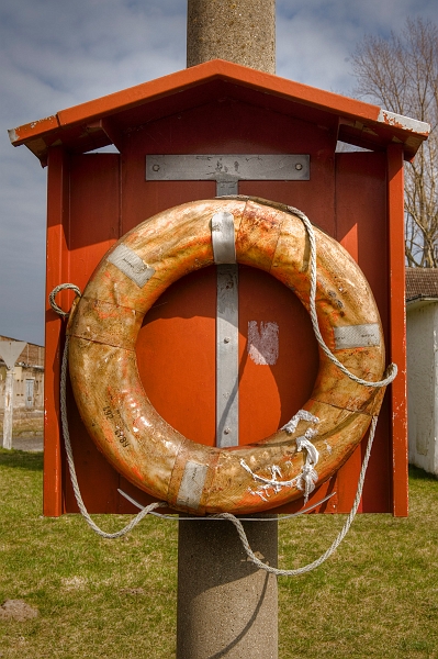 DSC_3872.jpg - ... also ich weiß nicht - wenig vertrauenswürdig, dieser Rettungsring ...